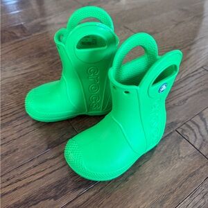 Crocs Kids Green Boots Size 6 Toddler